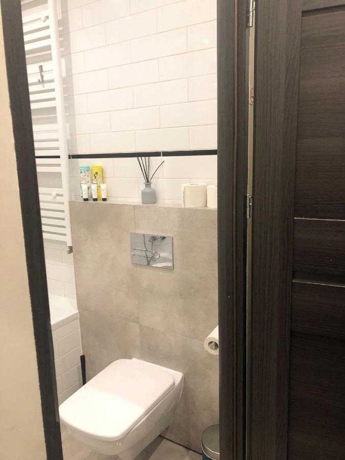 Apartament Srodmiescie 1 Sypialnia Oraz 1 Salon Waldenburg Exterior foto
